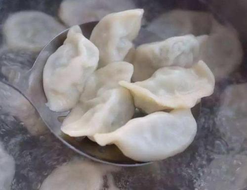 如何煮饺子不破皮
