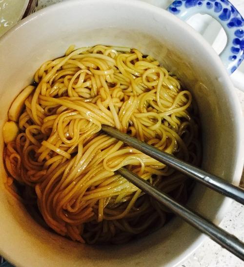 河南蒜面条调汁方法