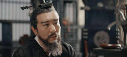 杀曹操爸爸的人是谁啊