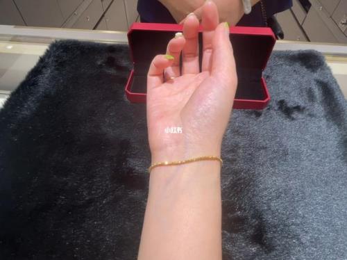周大福蹦迪手镯怎么火的