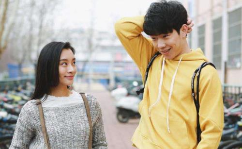 裴擒虎和霹雳狐是一个人吗