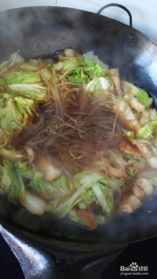 白菜萝卜豆腐炖粉条的做法