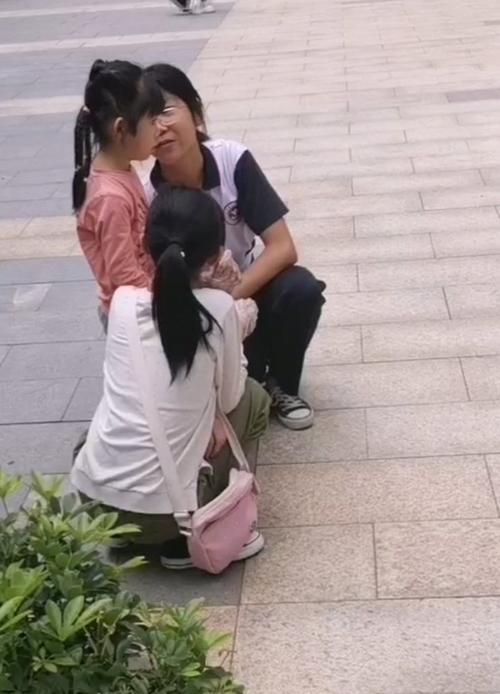 妈妈的表妹喊什么