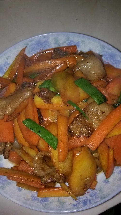 胡萝卜和什么一起炒好吃