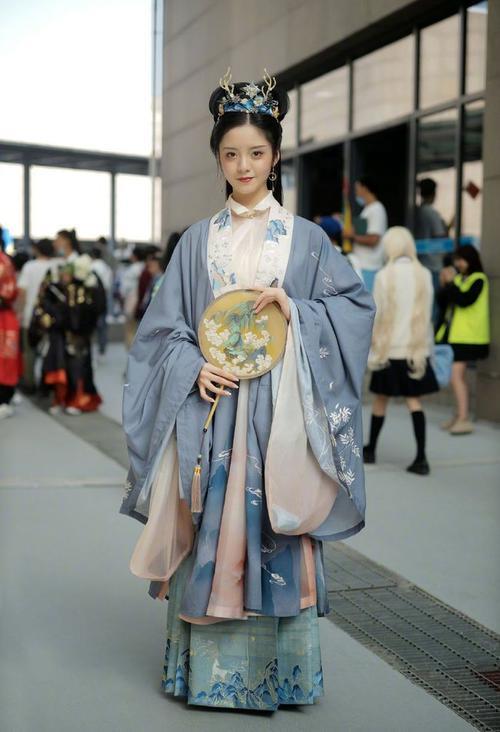 去漫展可以穿常服吗