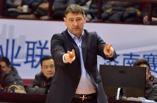 CBA山东队主帅是