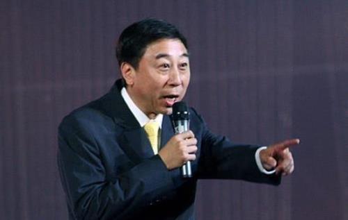 冯巩比郭德纲辈分高吗