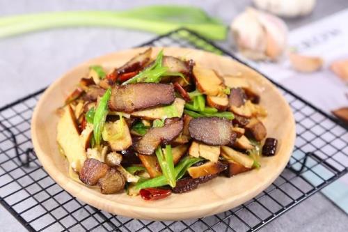 腊肉与什么蔬菜炒是最佳配