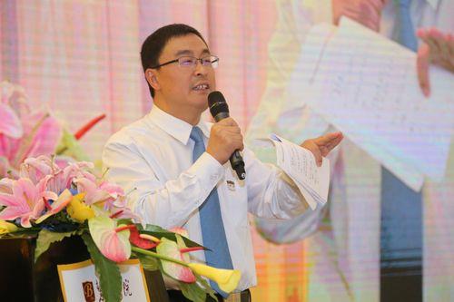 什么小说男主角名字叫秦华