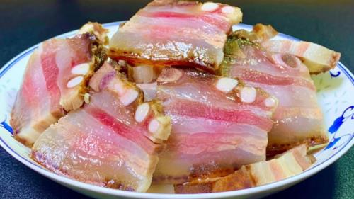 炒腊肉要放盐吗