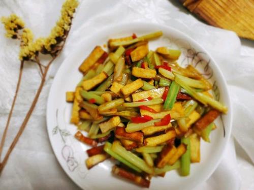 香干芹菜炒肉是怎么做的