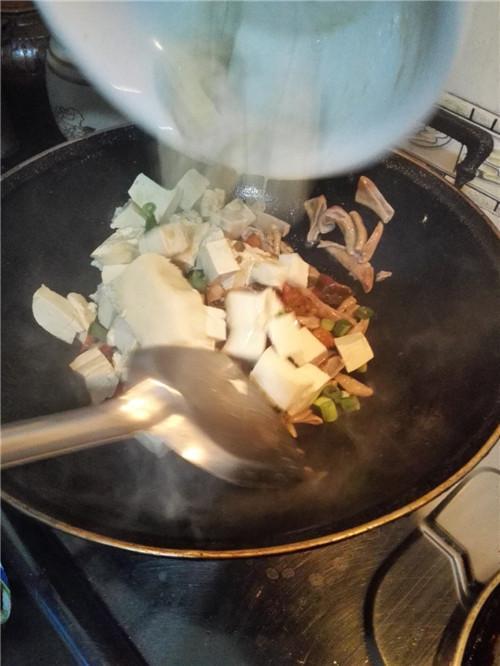 小肠炖豆腐的做法