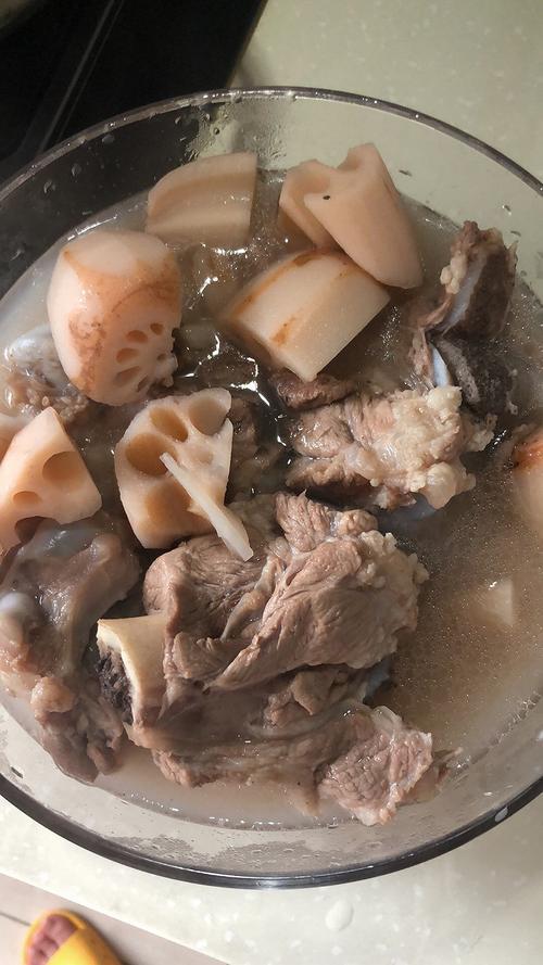 棒子骨炖藕汤的做法