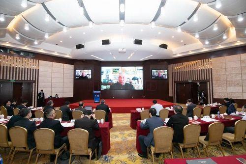 视频会议在会场称线上还是线下
