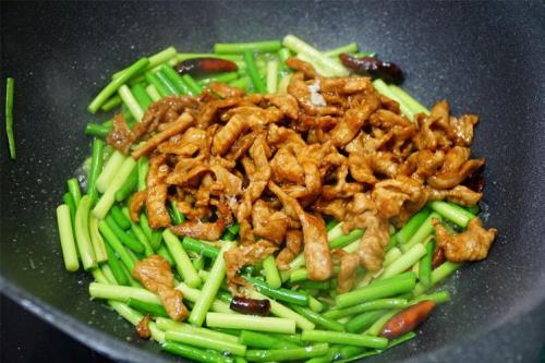 蒜苗炒肉丝最正宗的做法
