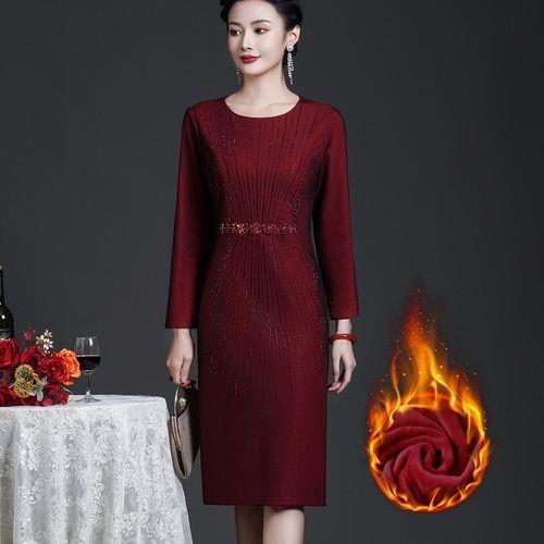 母亲为女儿冬天结婚穿什么衣服