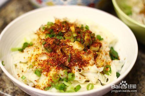 做油泼扯面和面