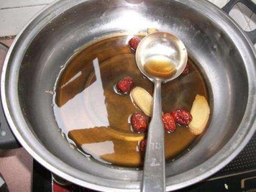 红糖水加姜片的做法