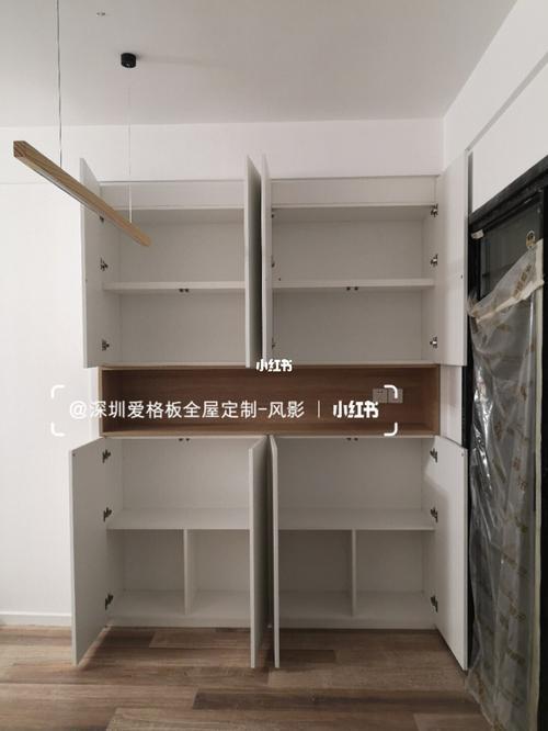 见光板怎么和柜门做齐平