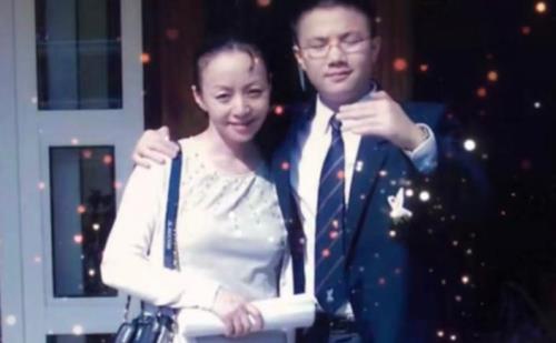 宋丹丹母亲什么时候过世的