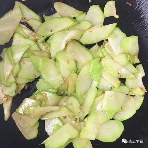 炒佛手瓜一定要用水焯吗