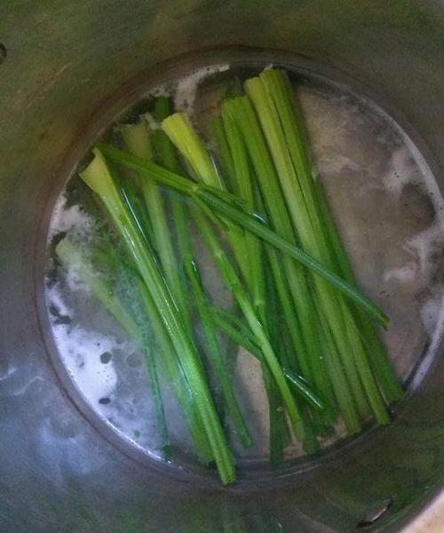 芹菜焯水后放凉水中几天可以吗