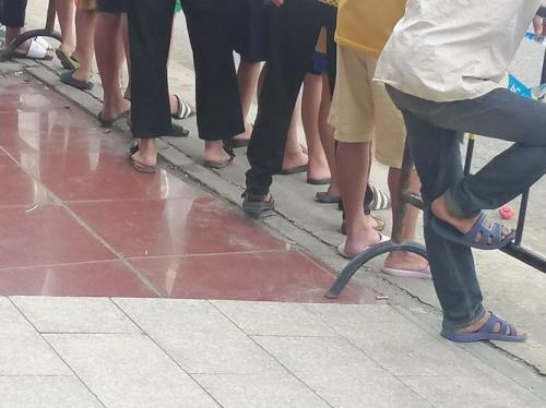 为什么有人穿拖鞋要擦着地走