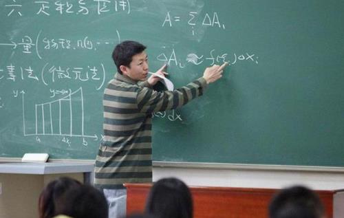 高校教师属于公务员吗