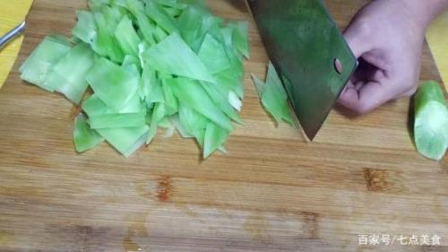 莴笋怎么切菱形好看
