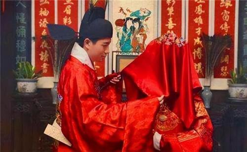 父母之命，媒妁之言是什么意思