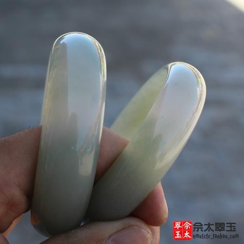 佘太玉原石矿物质手镯好吗