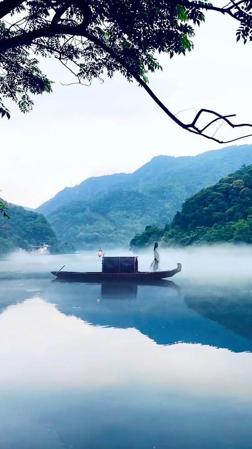 一生行事似飘逢是什么意思