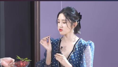 唐艺直播镜头怎么放大放小的