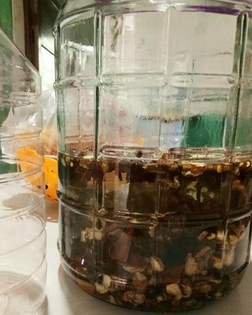 千里香钓鱼药酒配方