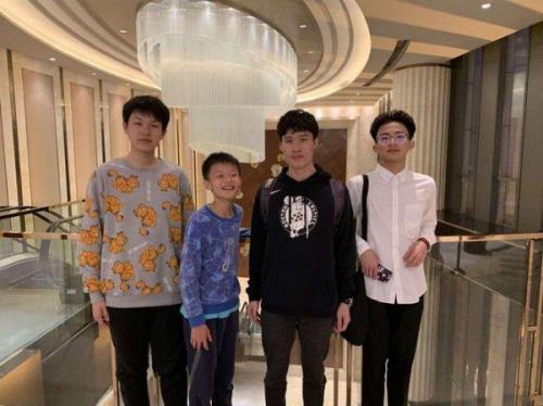 堂哥亲还是表哥亲