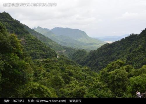 连绵的群山像啥
