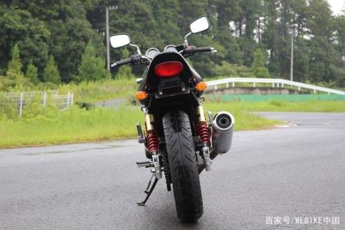 四缸摩托车汽油味大