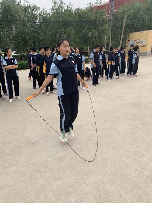 单摇跳绳3秒的标准