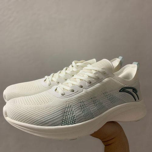 安踏氢跑40适合800米吗