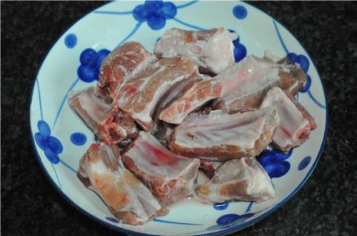 排骨上白色颗粒是什么虫卵