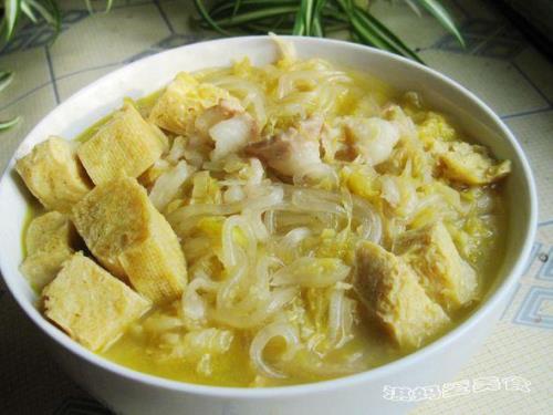 冻豆腐炖酸菜粉条的家常做法