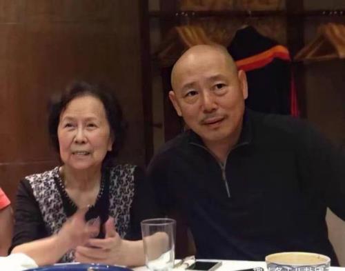 李成儒一共几个儿女