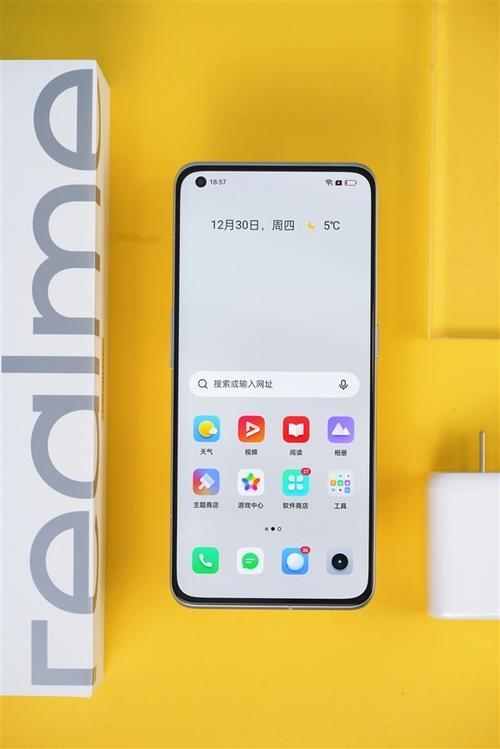 realme真我gt大师探索版边充边玩