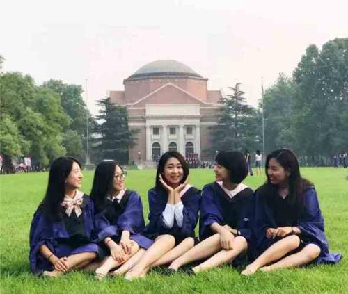 女儿高中毕业照怎么发朋友圈