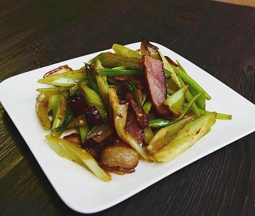 西芹炒腊肉最正宗的做法