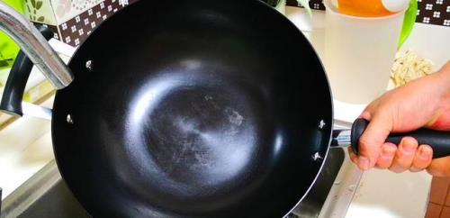 铸铁锅开锅最快最好的方法