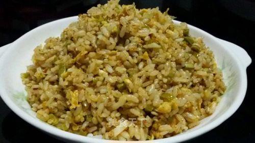 酸菜豆米炒饭怎么做