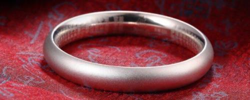 银镯子怎么清洗才发亮