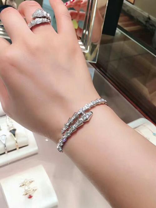 宝格丽蛇形手镯怎样啊