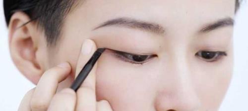 双眼皮如何画眼线自然